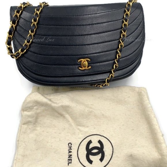 ❗️Sold❗️ CHANEL Vintage Lambskin Half Moon Flap Bag black/gold hardware - Picture 3 of 17